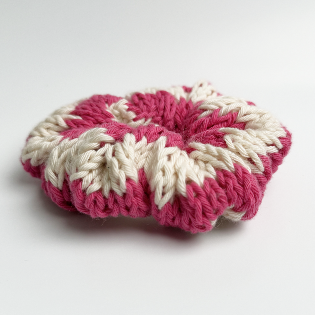 Gestricktes Scrunchie – Pink