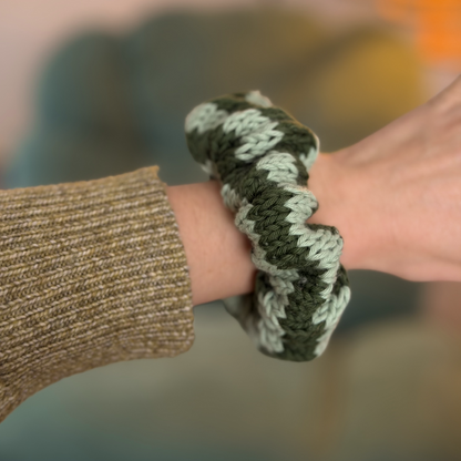 Gestricktes Scrunchie – Grün