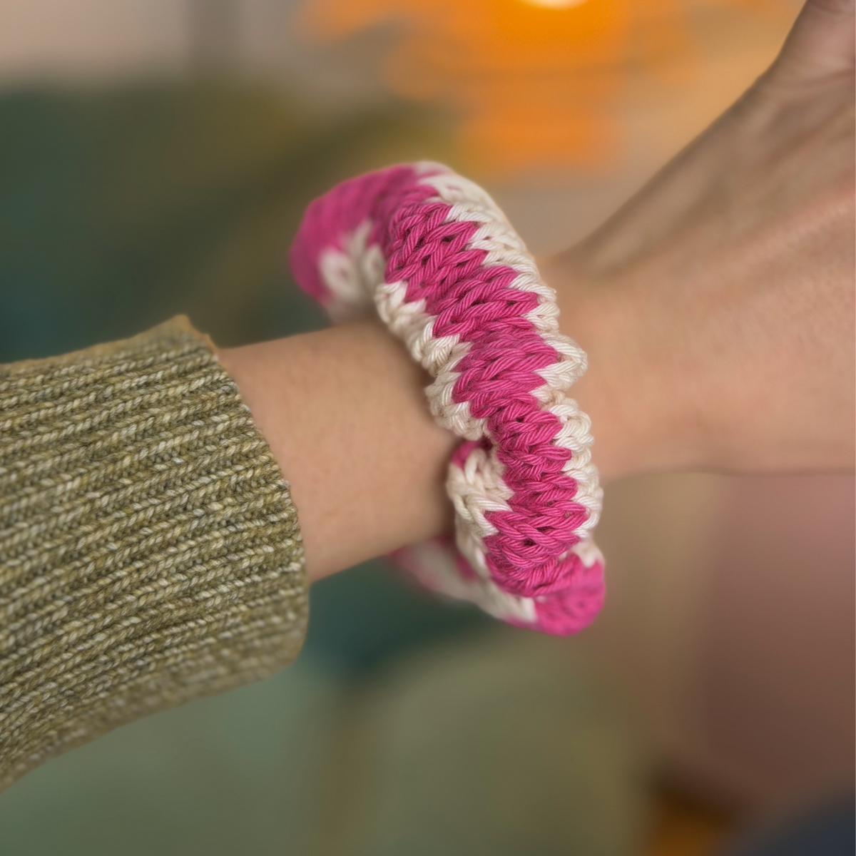 Gestricktes Scrunchie – Pink