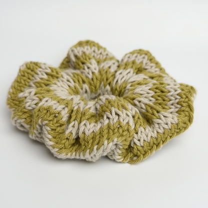 Gestricktes Scrunchie – Grün/Creme